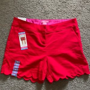 NWT IsaacMizrahi Scalloped hem shorts. Size 10